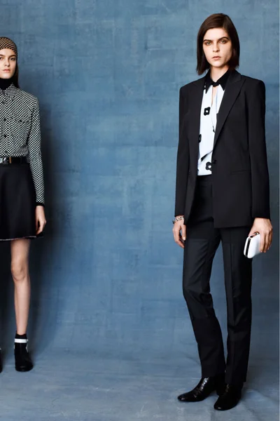 Look 10